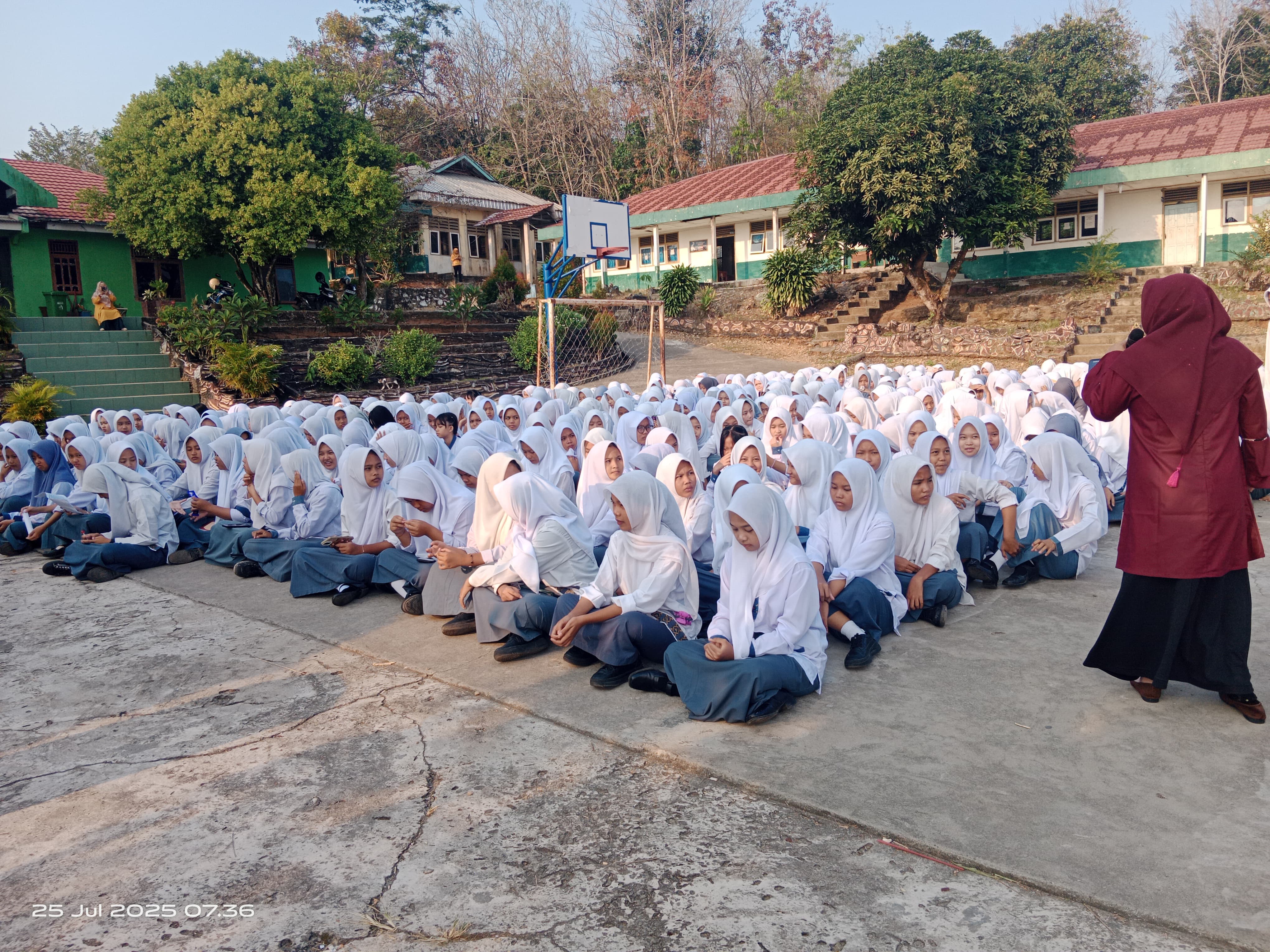 SMAN 3 OKU "Jangan pernah berhenti belajar, karena ilmu adalah investasi terbaik untuk masa depanmu."