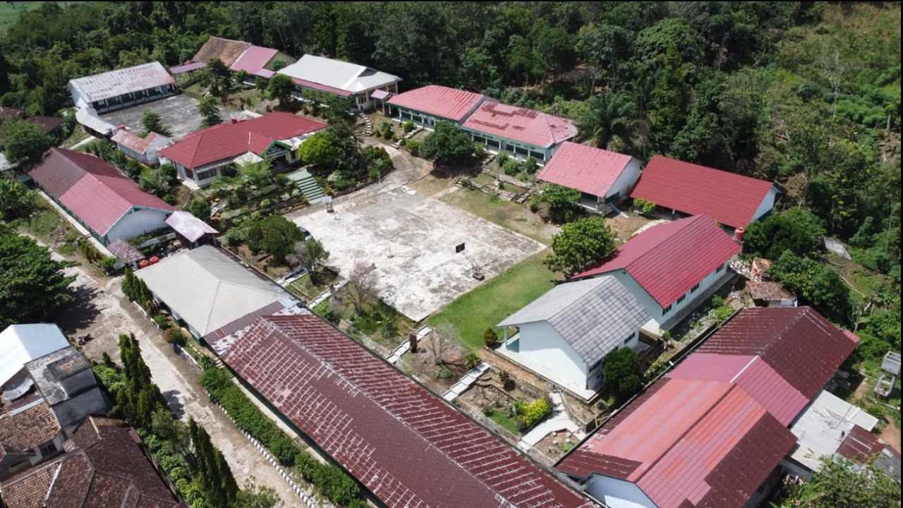 SMAN 3 OKU "Jadikan sekolah sebagai rumah kedua, tempatmu tumbuh, berkembang, dan meraih mimpi."