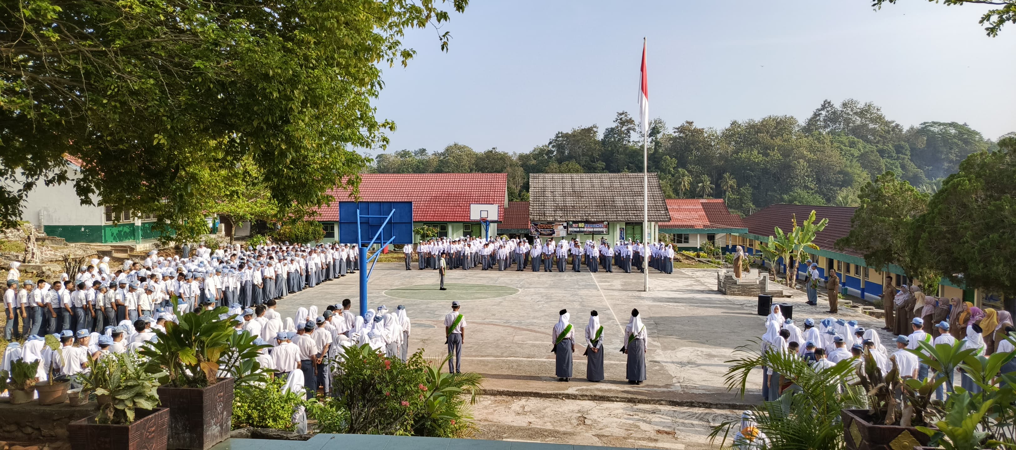 SMAN 3 OKU "Jadilah pembelajar seumur hidup. Teruslah belajar dan kembangkan dirimu, karena ilmu tidak pernah berhenti mengalir."