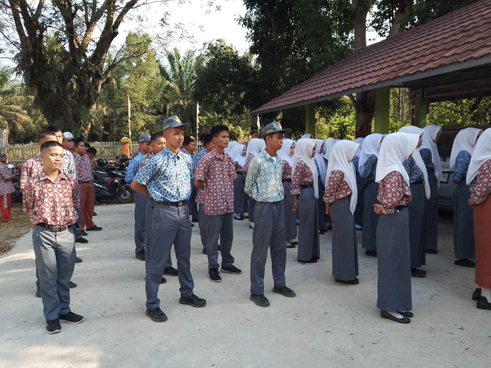 Latihan Pramuka Putra Dilapangan